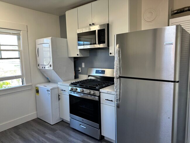 Building Photo - 778 61st St