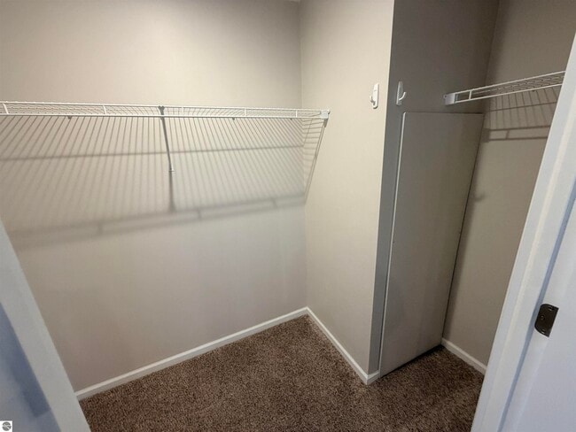 Building Photo - 2151 Alta Vista Dr