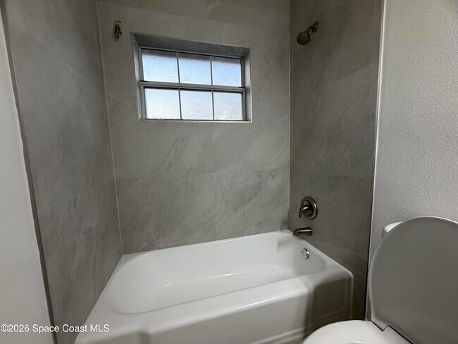 Building Photo - 154 Crescent Beach Dr