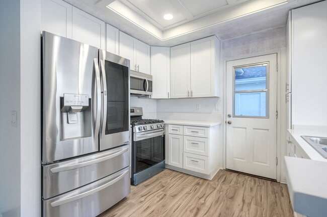 Building Photo - 806 Windward Ln