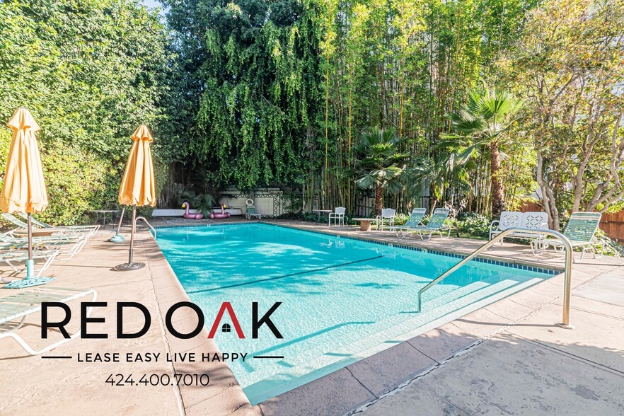 Building Photo - 570 N Rossmore Ave