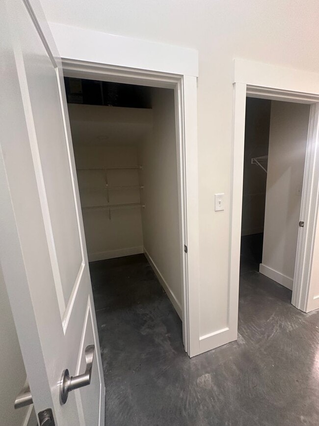 Building Photo - Basement Apartment 1BR/1BA New build in Clinton