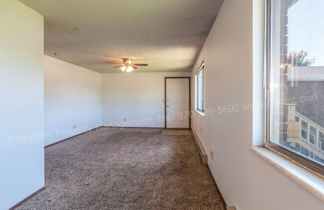 Building Photo - 102 Glenda Dr