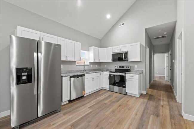 Building Photo - 2751 Guilford Ave