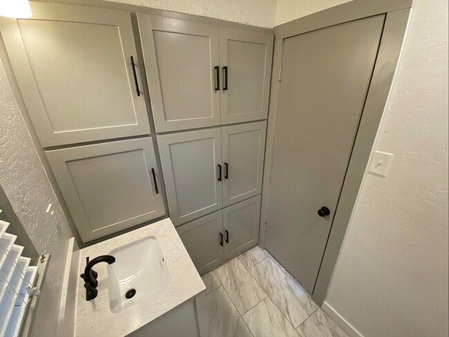 Building Photo - 1011 Walnut St