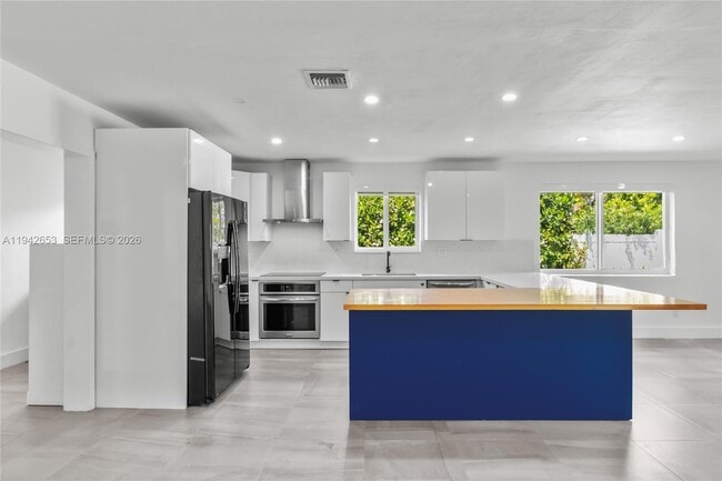 Building Photo - 3855 SW 1st St