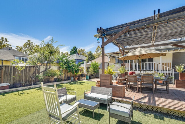 Building Photo - 520 S Almaden Ave