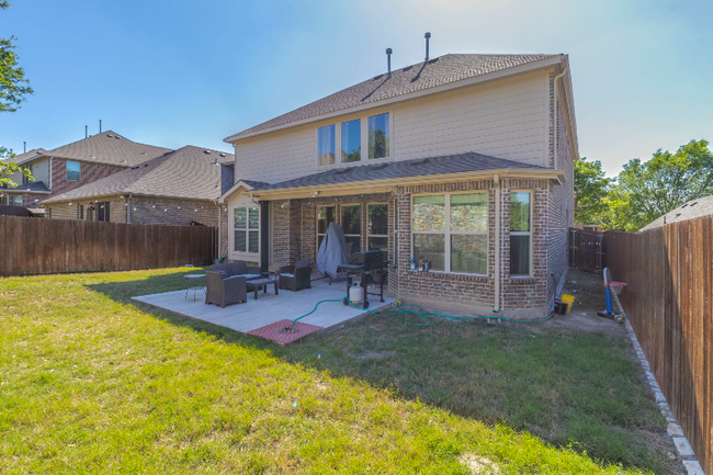 Building Photo - 1313 Poplar Dr