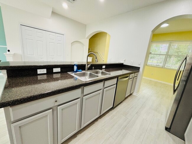 Building Photo - 9635 Fenrose Terrace