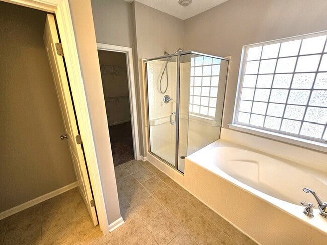 Building Photo - Chapin Home