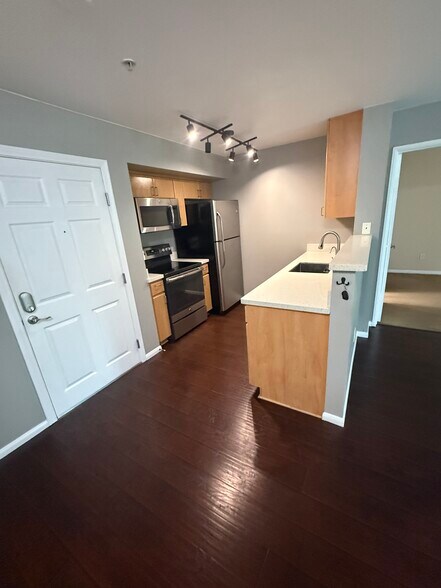 Building Photo - 1435 India St