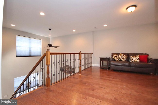 Building Photo - 601 Lexington Mews
