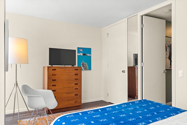 Building Photo - 340 W Diversey Pkwy