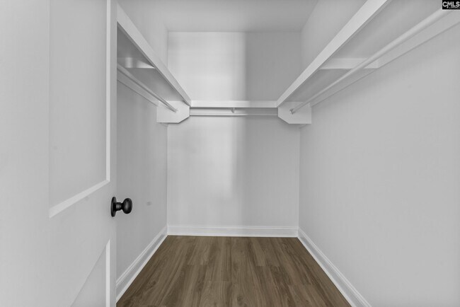 Building Photo - 321 Lincolnshire Square
