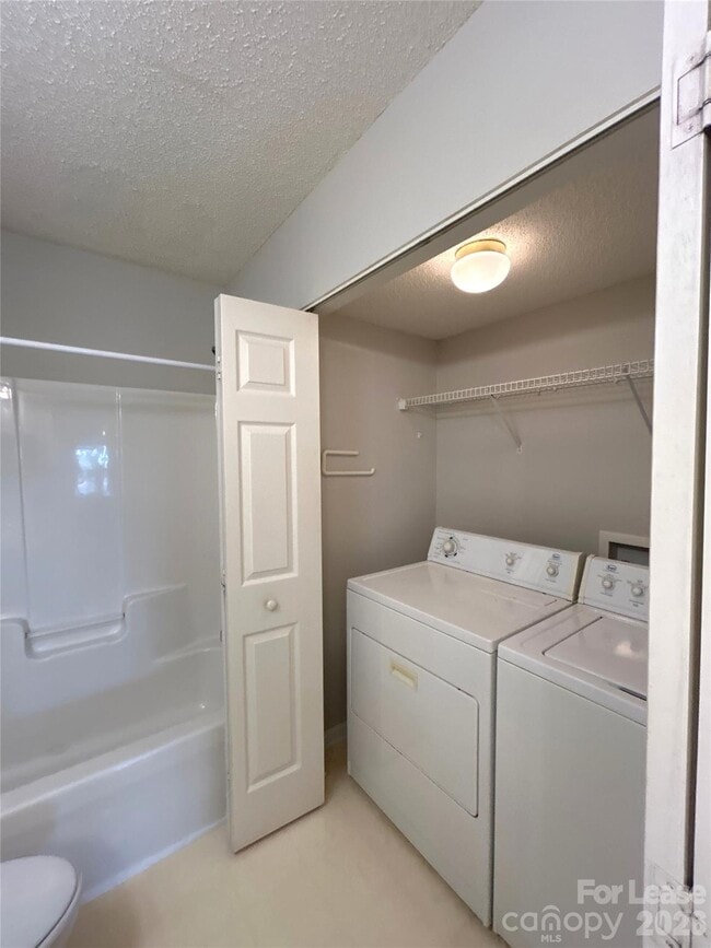 Building Photo - 6041 Cougar Ln