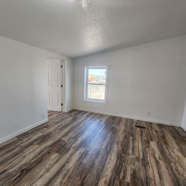 Building Photo - 21533 W Laura St