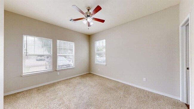 Building Photo - 609 Peyton St