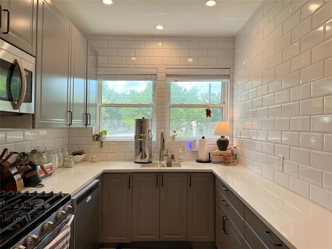 Building Photo - 2810 Wooldridge Dr