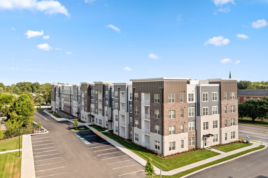 Building Photo - THE CASCADE AT FOUNDRY CREEK
