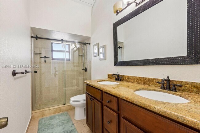 Building Photo - 2731 Parkview Dr S