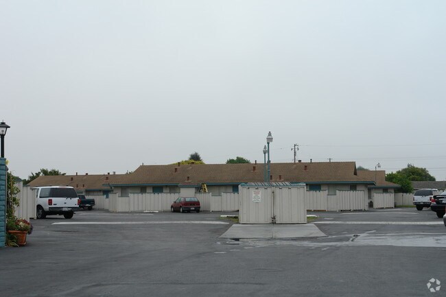 Building Photo - Clark Manor Apartments