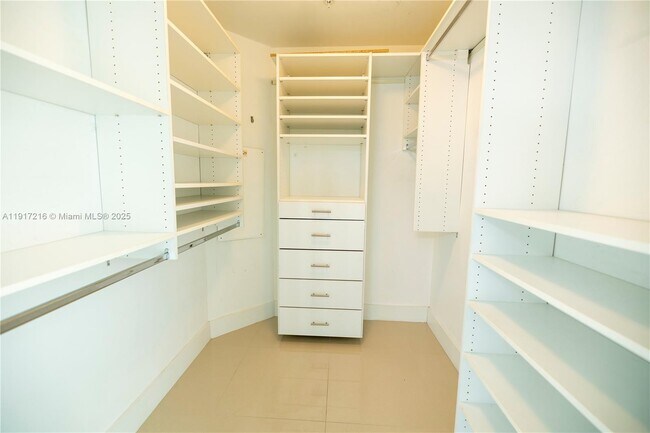 Building Photo - 7900 Harbor Island Dr