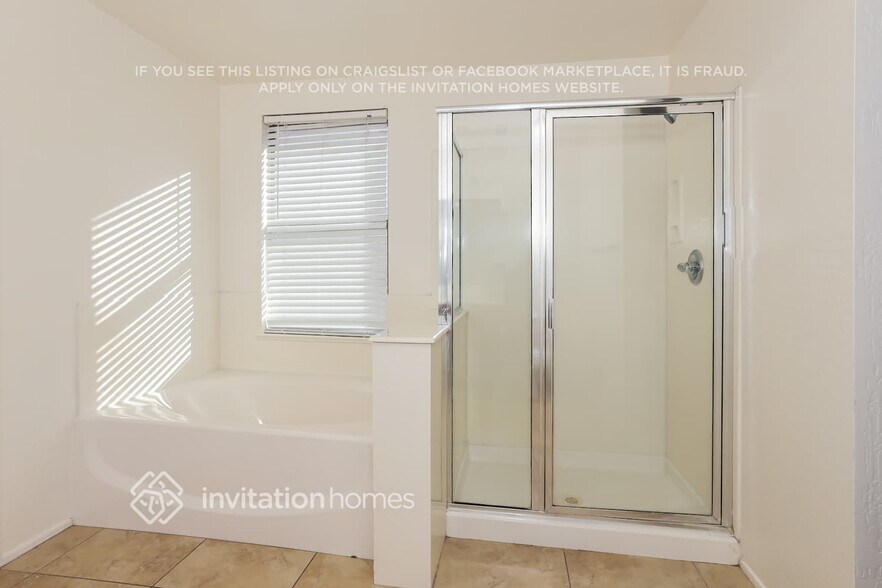 Building Photo - 45571 W Guilder Ave