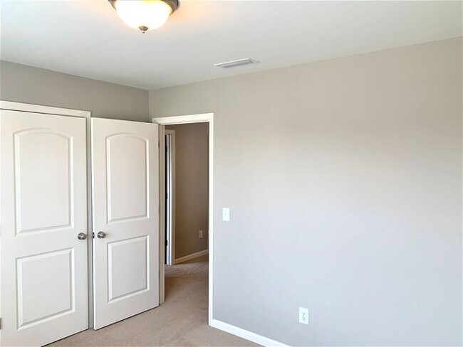 Building Photo - Newer Home in Reedy Fork, SS Appliance, Gr...