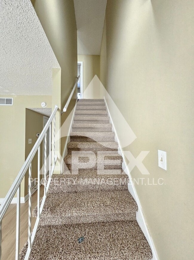 Building Photo - MOVE-IN SPECIAL, $1 RENT!! - Nice 2Bd - 1.5 Ba. Town House in West Knox off Cedar Bluff!