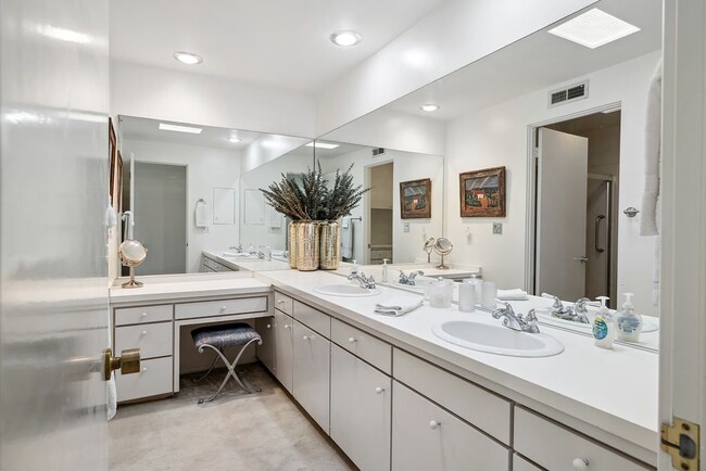 Building Photo - 76750 Lark Dr