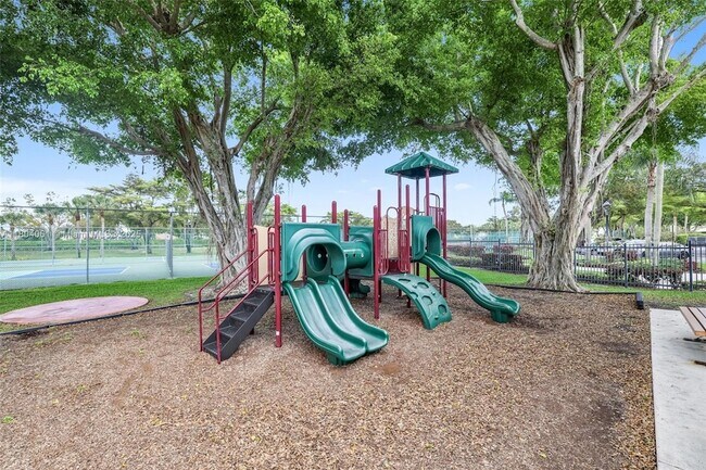 Building Photo - 10323 Hidden Springs Ct