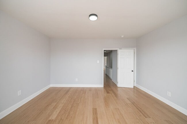 Building Photo - Huge 3 bedroom house for rent