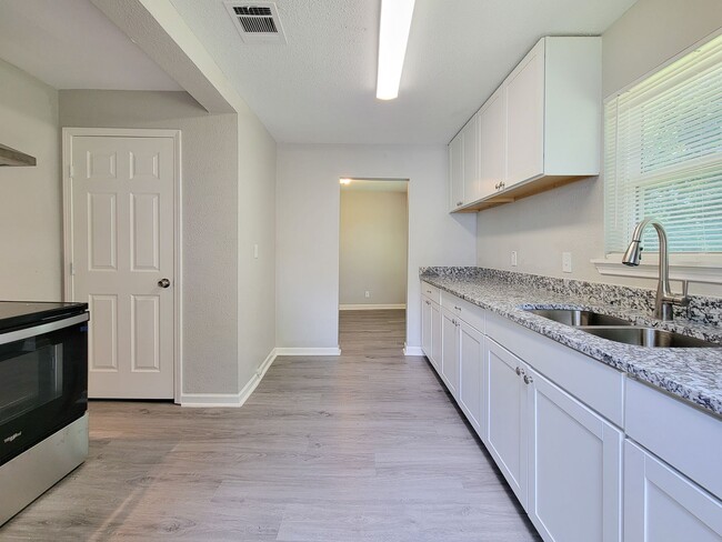 Building Photo - RECENTLY REMODELED 4 BEDROOM 2 BATH LEASE HOME WITH ALL THE UPGRADES.  CHECK THIS OUT.  WON'T LAS...