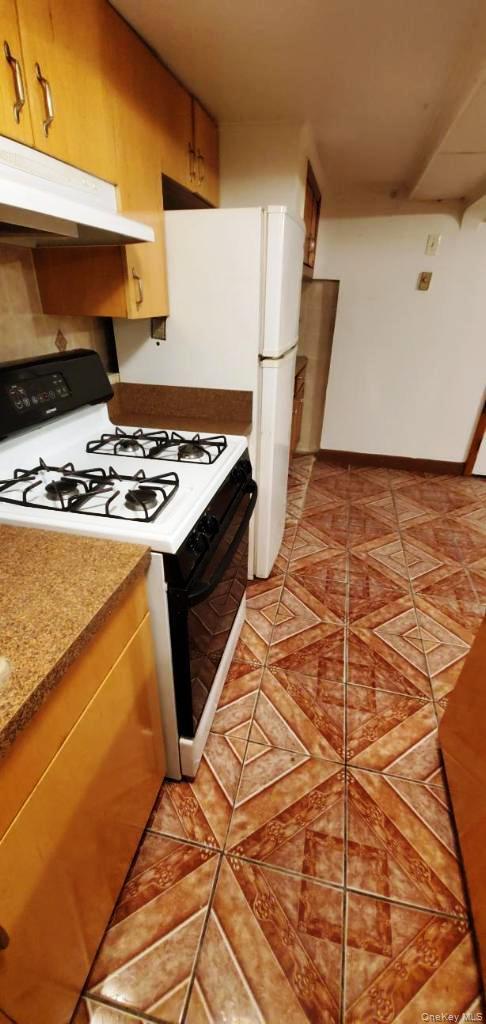 Building Photo - 25-36-36 76th St