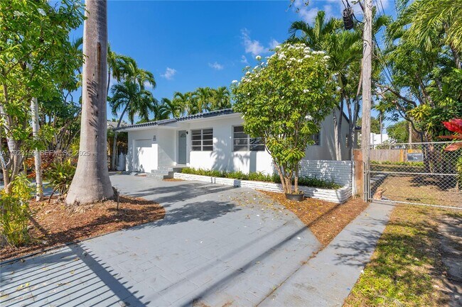 Primary Photo - 2221 SW 13th St