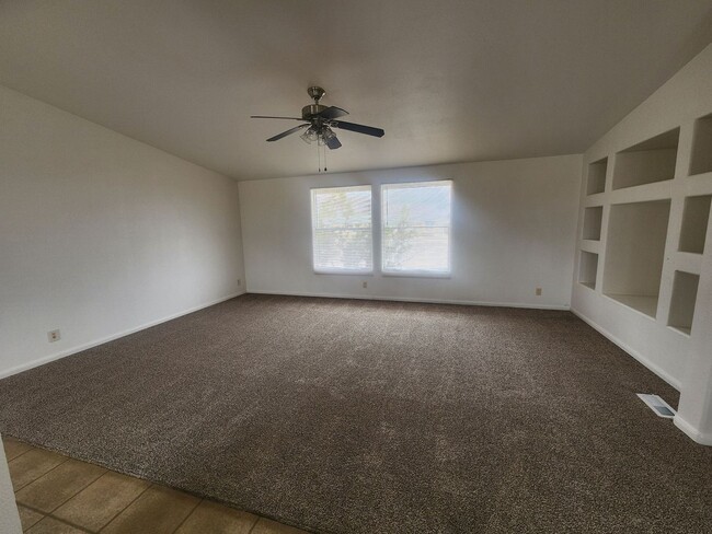 Building Photo - 4 Bedrooms in Hansen Tract