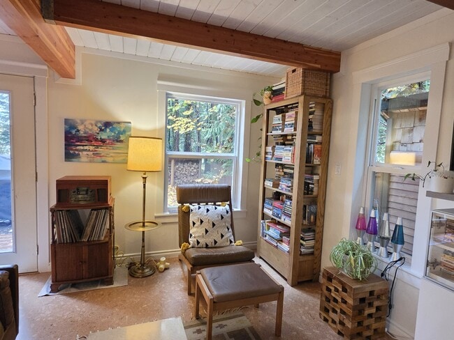 Building Photo - 713 Claire Ln