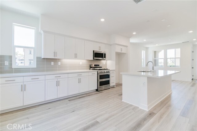 Building Photo - 2317 W Broadway