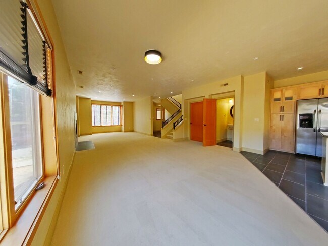 Building Photo - 2844-2854 Lord Byron Place