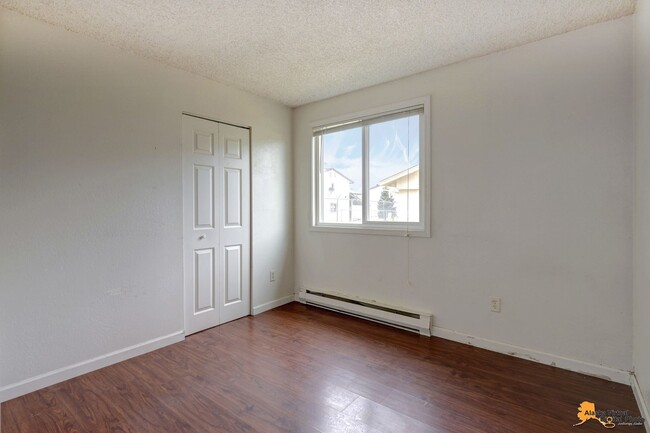 Building Photo - Charming 3 Bedroom Ranch Style Condo in Ea...