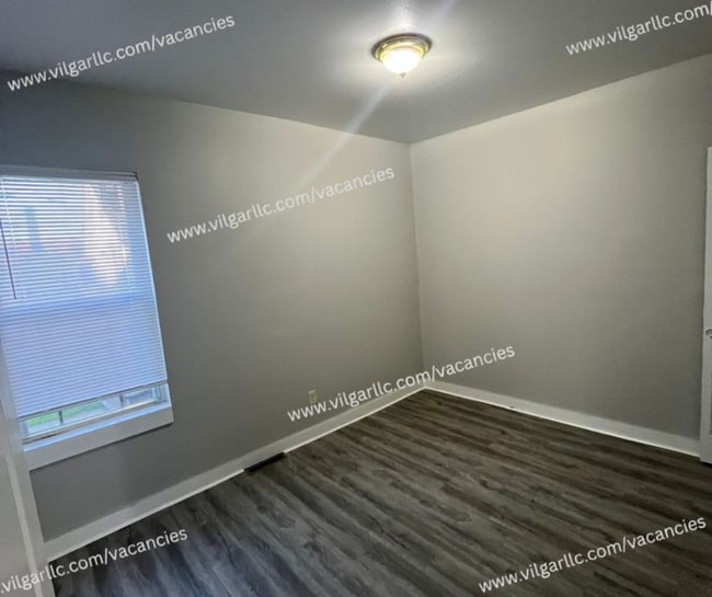 Building Photo - 3910 Deodar St