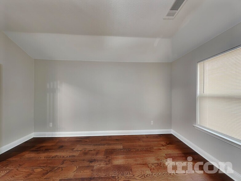 Building Photo - 1608 Cowtown Dr