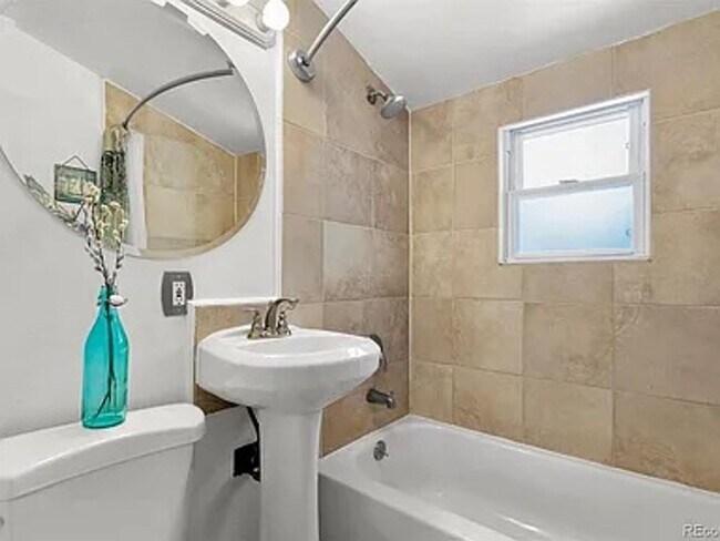 Building Photo - Charming 2 Bed 2 Bath house with Basement flex room in the heart of Englewood!