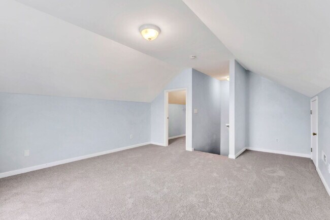 Building Photo - Spacious 3BR, 2BA Townhome with 2-Car Garage & Fireplace $1850/mo rent***