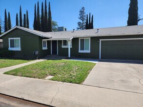 Building Photo - 3 Bedroom 2 Bathroom with Pool Near Davis High School