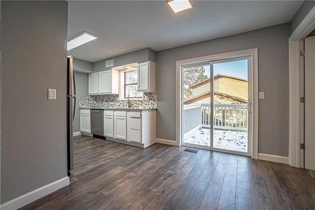 Building Photo - 1312 Royal Dr