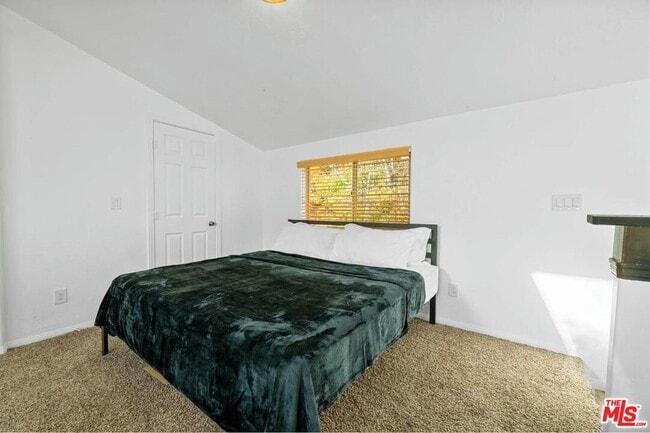 Building Photo - 993 Cameron Dr