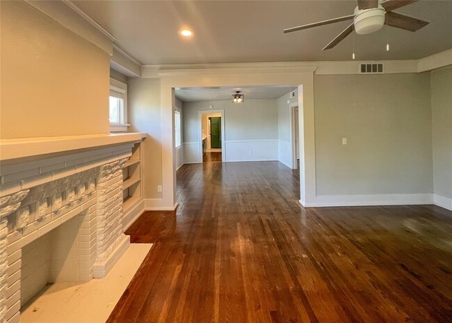 Building Photo - 1808 N Robinson Ave