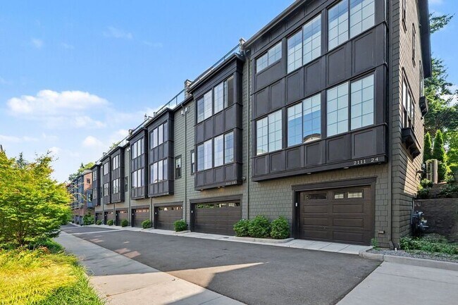 Building Photo - 2111 9th Ave W