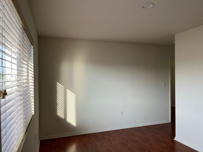 Building Photo - 12038 Ratner St